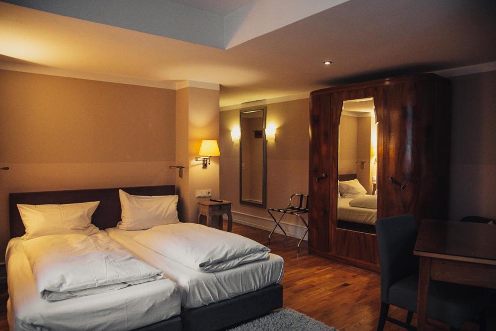 Weinhotel Eltvinum Eltville am Rhein Екстер'єр фото