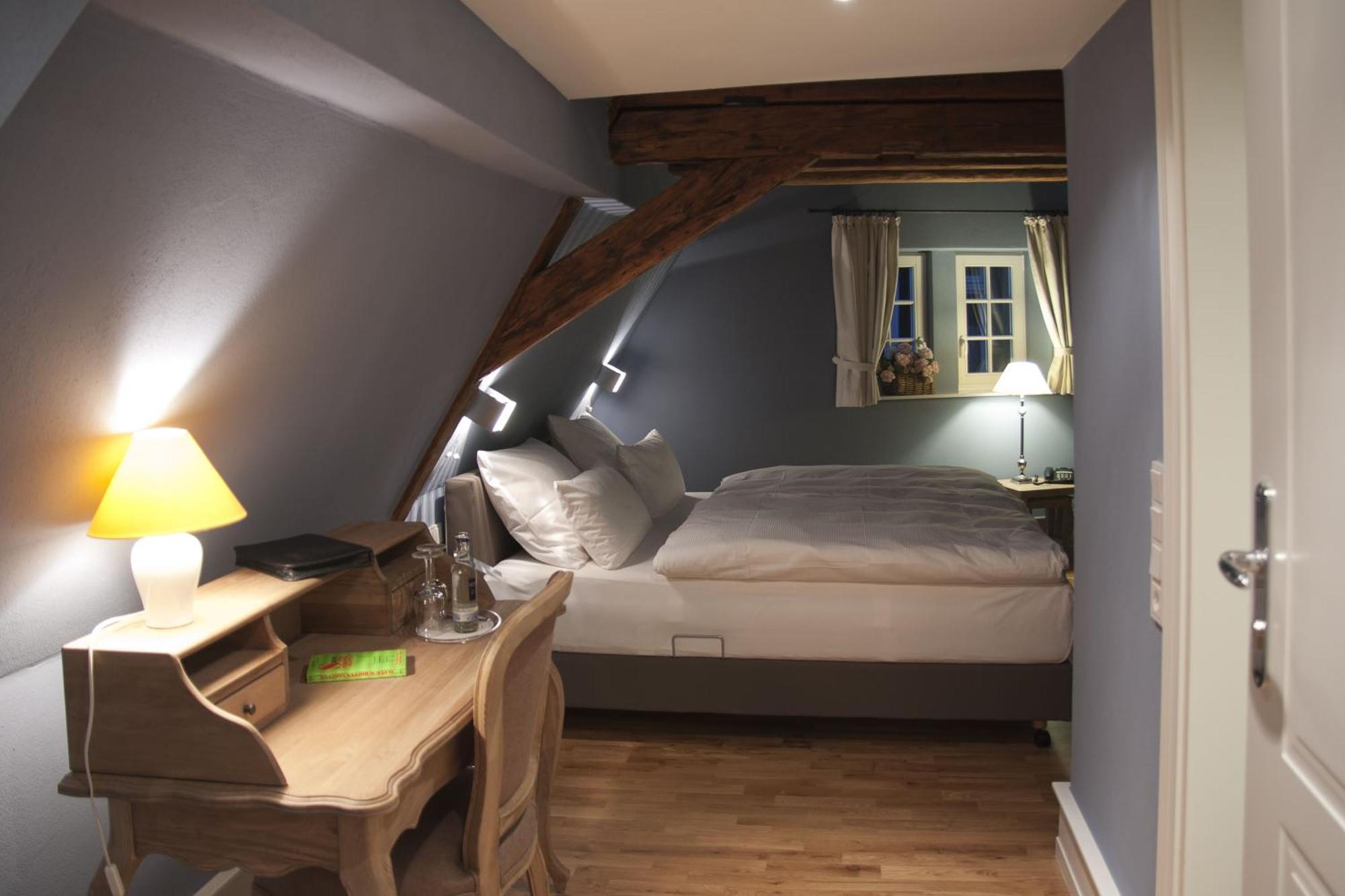 Weinhotel Eltvinum Eltville am Rhein Екстер'єр фото